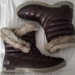 The North Face Women’s Thermoball Microbaffle Brown Snow Boot Size US 6
